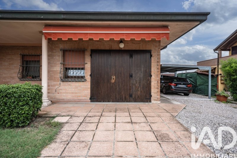 Villa à Ostellato