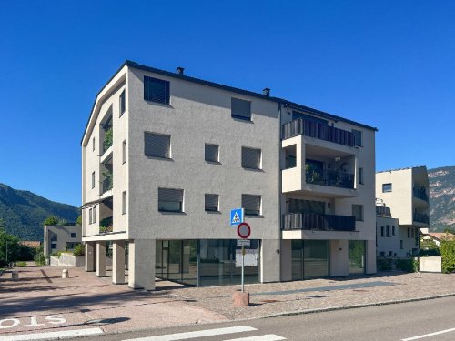 Commercial property in Auer