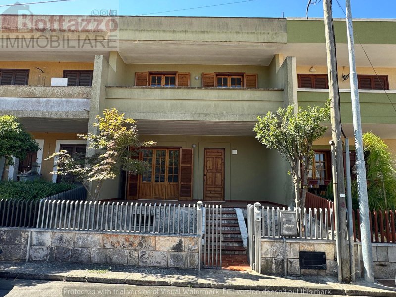 Terraced house in Lizzano