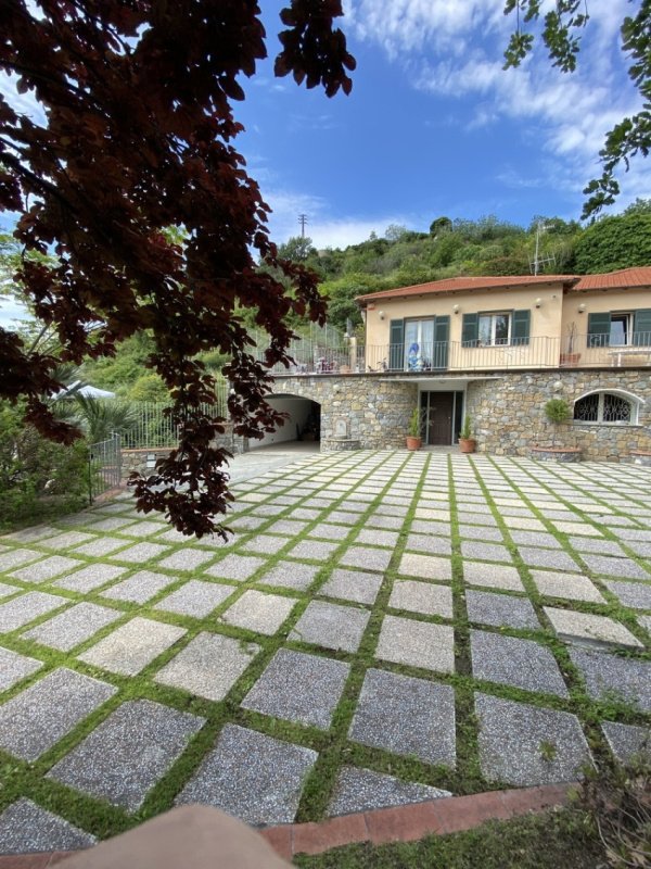 Villa in Riva Ligure