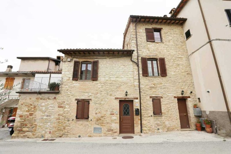 Half-vrijstaande woning in Gubbio