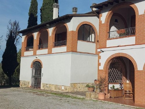 Semi-detached house in Arezzo