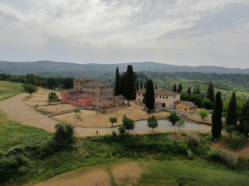 Hus från källare till tak i Castelnuovo Berardenga
