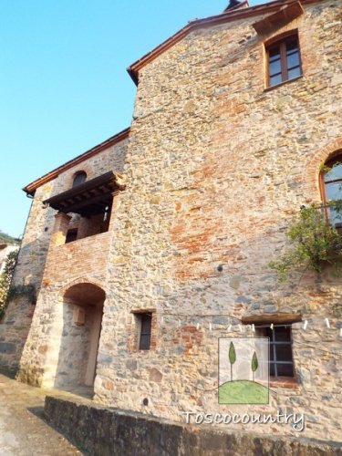 Hus från källare till tak i Calci