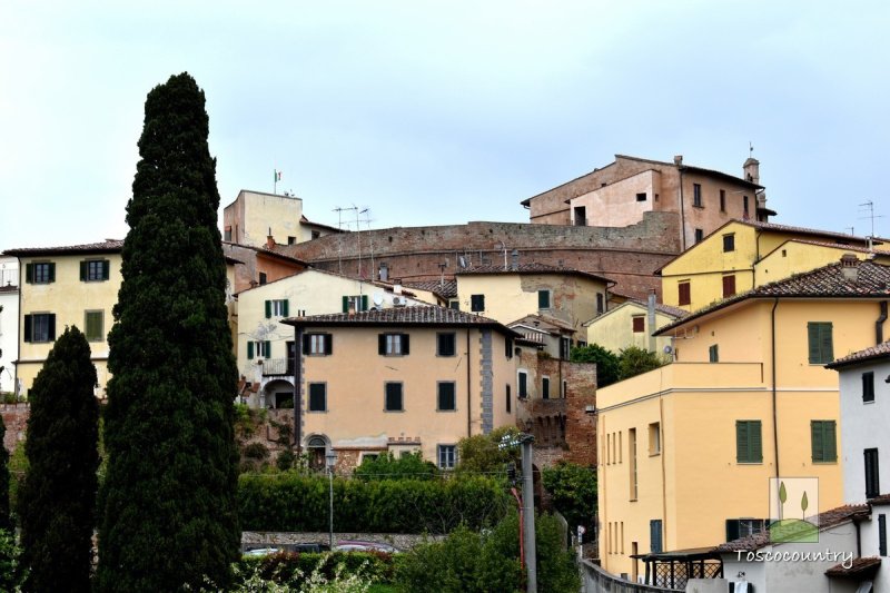 Особняк из двух квартир в Casciana Terme Lari