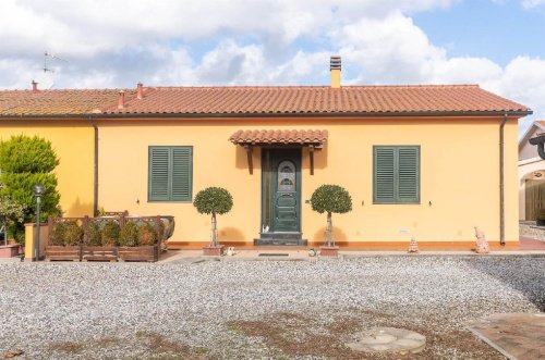 Self-contained apartment in Cecina