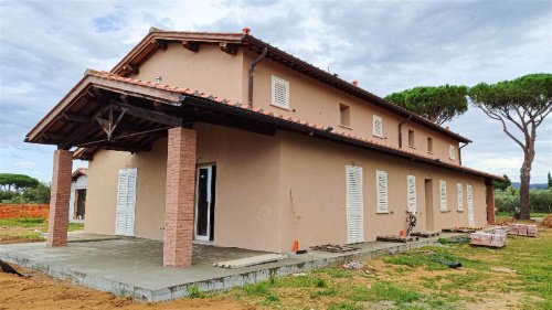 Self-contained apartment in Castagneto Carducci