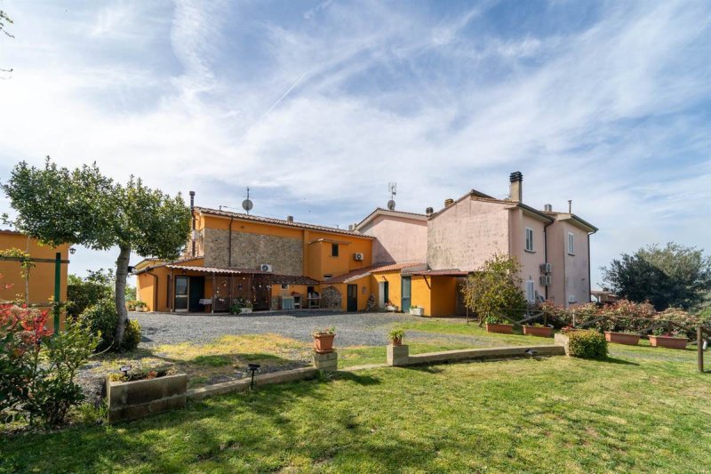 Farmhouse in Castellina Marittima