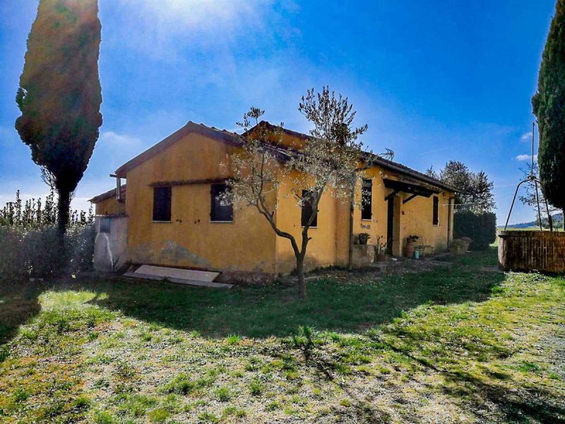 Farmhouse in Montecatini Val di Cecina