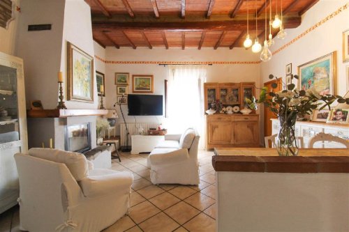 Self-contained apartment in Castellina Marittima