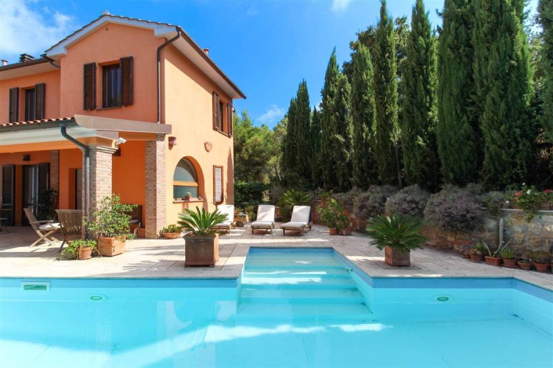 Villa in Castellina Marittima