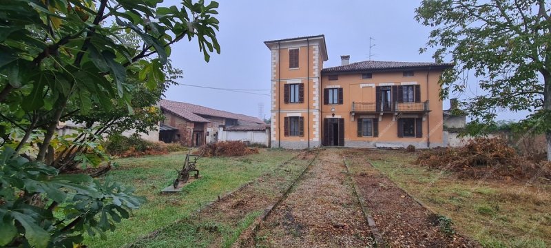 Villa i Gambarana