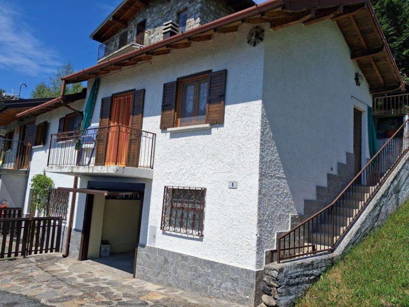 杰拉拉里奥斜顶木屋