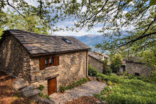 Casolare a Montemezzo