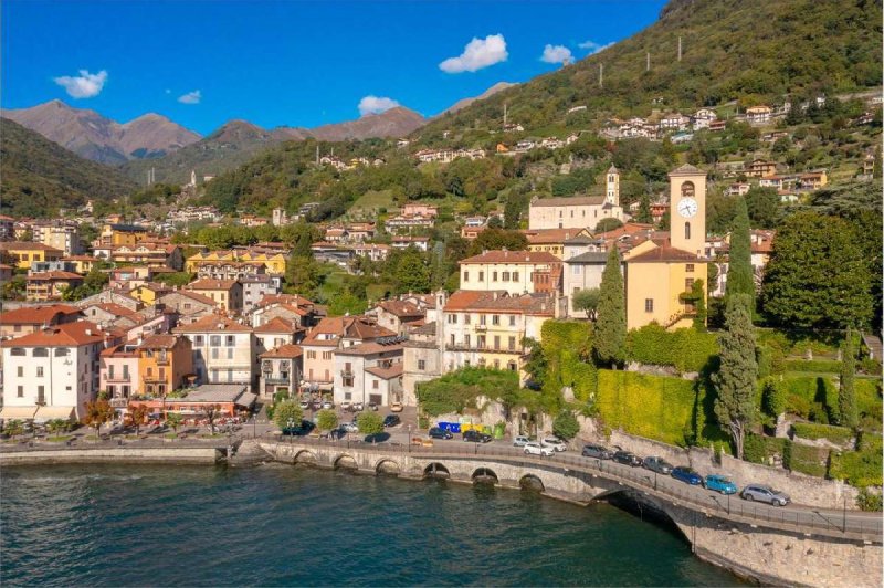 Palazzo a Gravedona ed Uniti