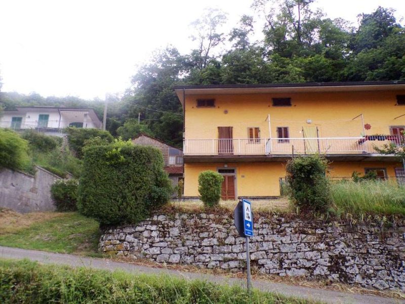Semi-detached house in Pontremoli