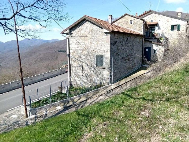 Semi-detached house in Pontremoli