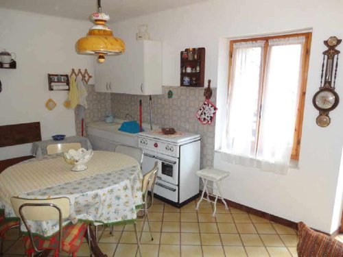 Half-vrijstaande woning in Pontremoli