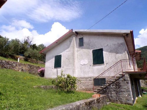 Vrijstaande woning in Pontremoli