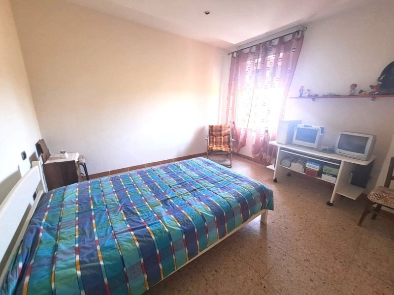 蒙泰卡斯特里利半独立房屋