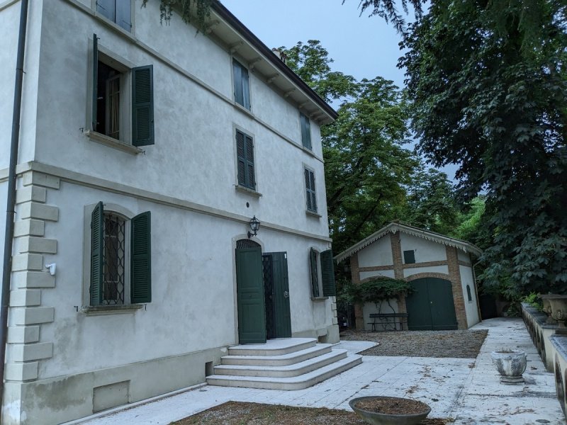 Historiskt hus i Albinea