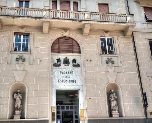 Kommersiell byggnad i Chiavari