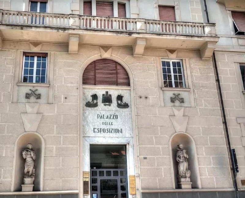 Kommersiell byggnad i Chiavari