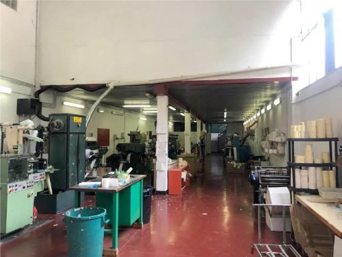 Kommersiell byggnad i Carasco