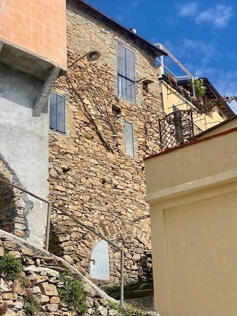 Top-to-bottom house in Prelà