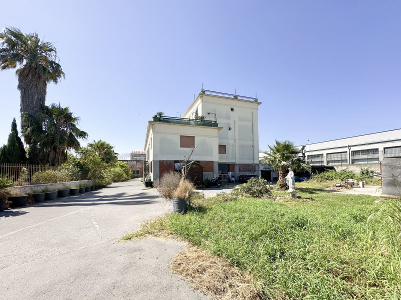 Edifício comercial em Castellammare di Stabia