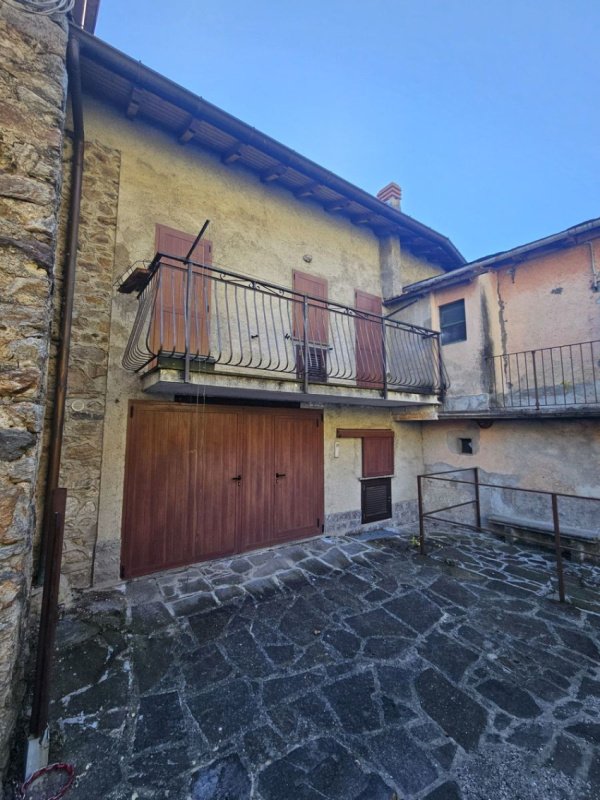 Top-to-bottom house in Casargo