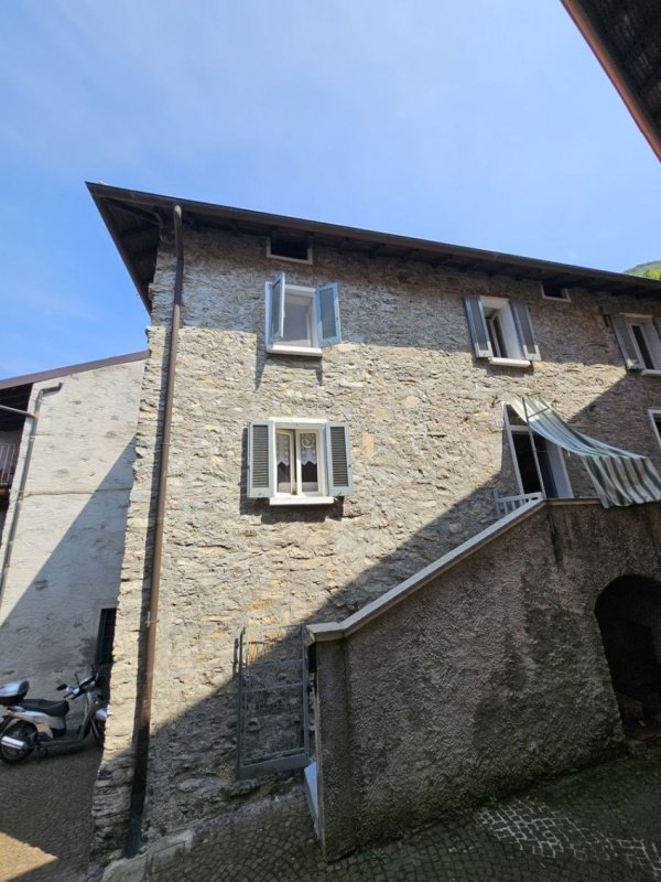 Top-to-bottom house in Perledo