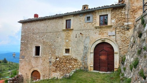 Historisches Haus in Calascio