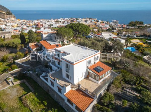 Вилла в Липари