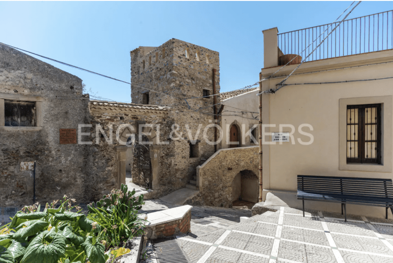 Edificio en Casalvecchio Siculo