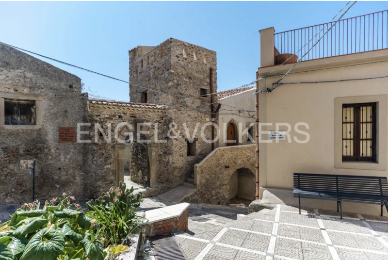 Edificio en Casalvecchio Siculo
