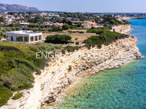 Вилла в Авола