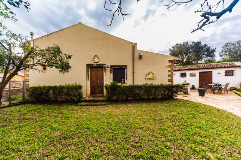 Detached house in Barcellona Pozzo di Gotto