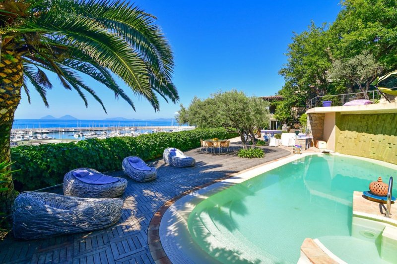 Вилла в Капо-д'Орландо