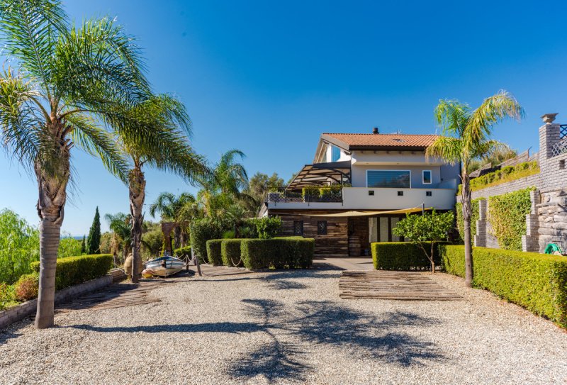 Villa in Giardini-Naxos