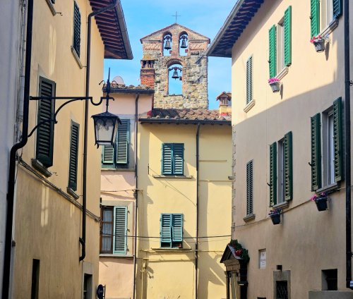 Hus från källare till tak i Arezzo