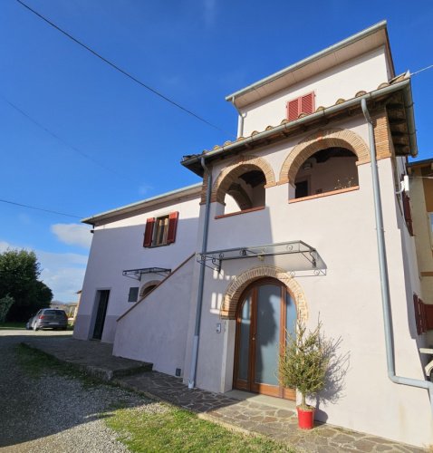 Top-to-bottom house in Civitella in Val di Chiana