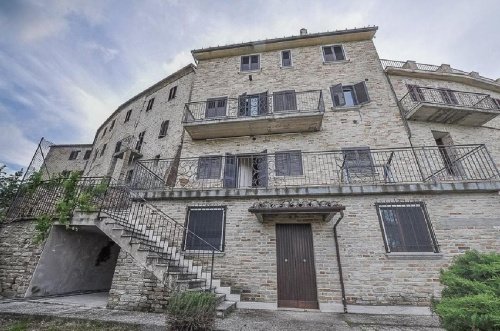 Detached house in Montalto delle Marche