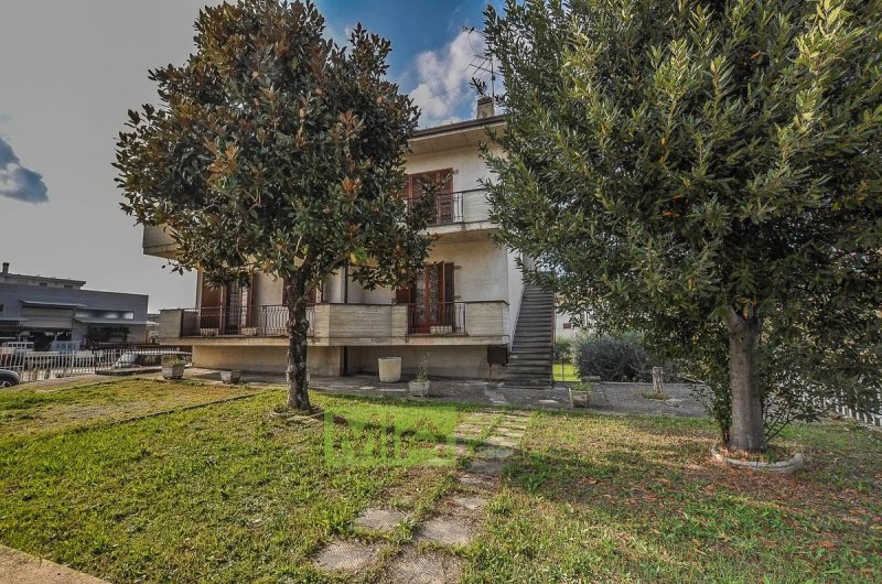 Detached house in Montalto delle Marche