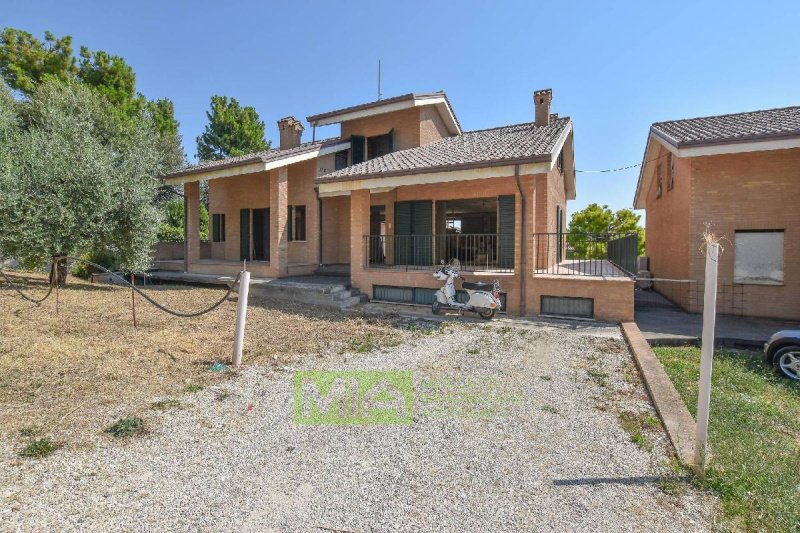 House in Magliano di Tenna