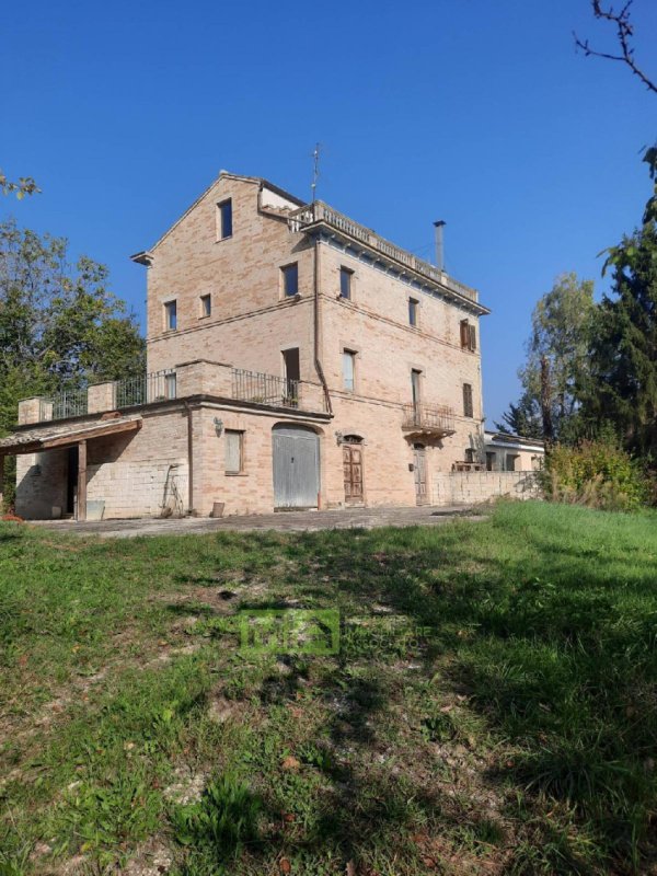 Klein huisje op het platteland in Monte San Pietrangeli