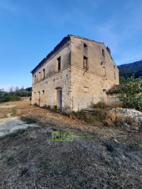 Farmhouse in Montefiore dell'Aso