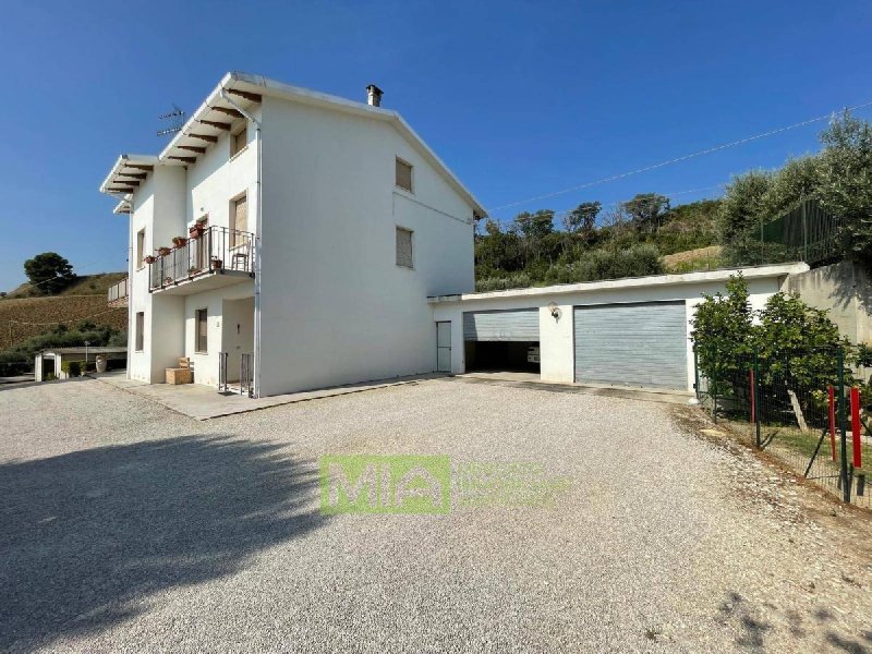 Detached house in Massignano