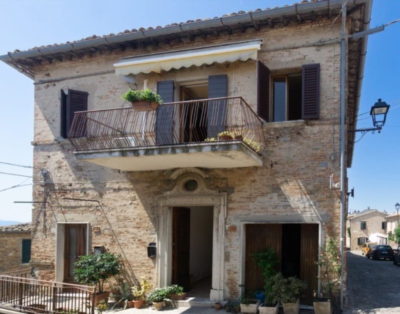 Detached house in Fratte Rosa
