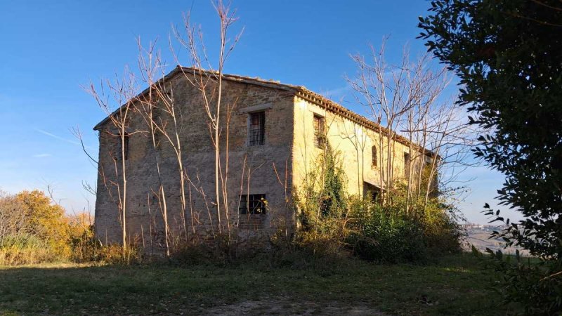 Отдельно стоящий дом в Фратте-Роза